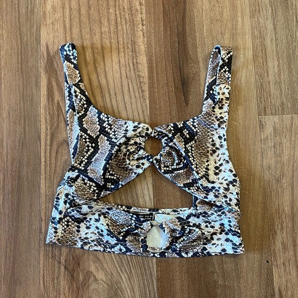 ✨3/$15✨Snakeskin Cami Top - Picture 3 of 7